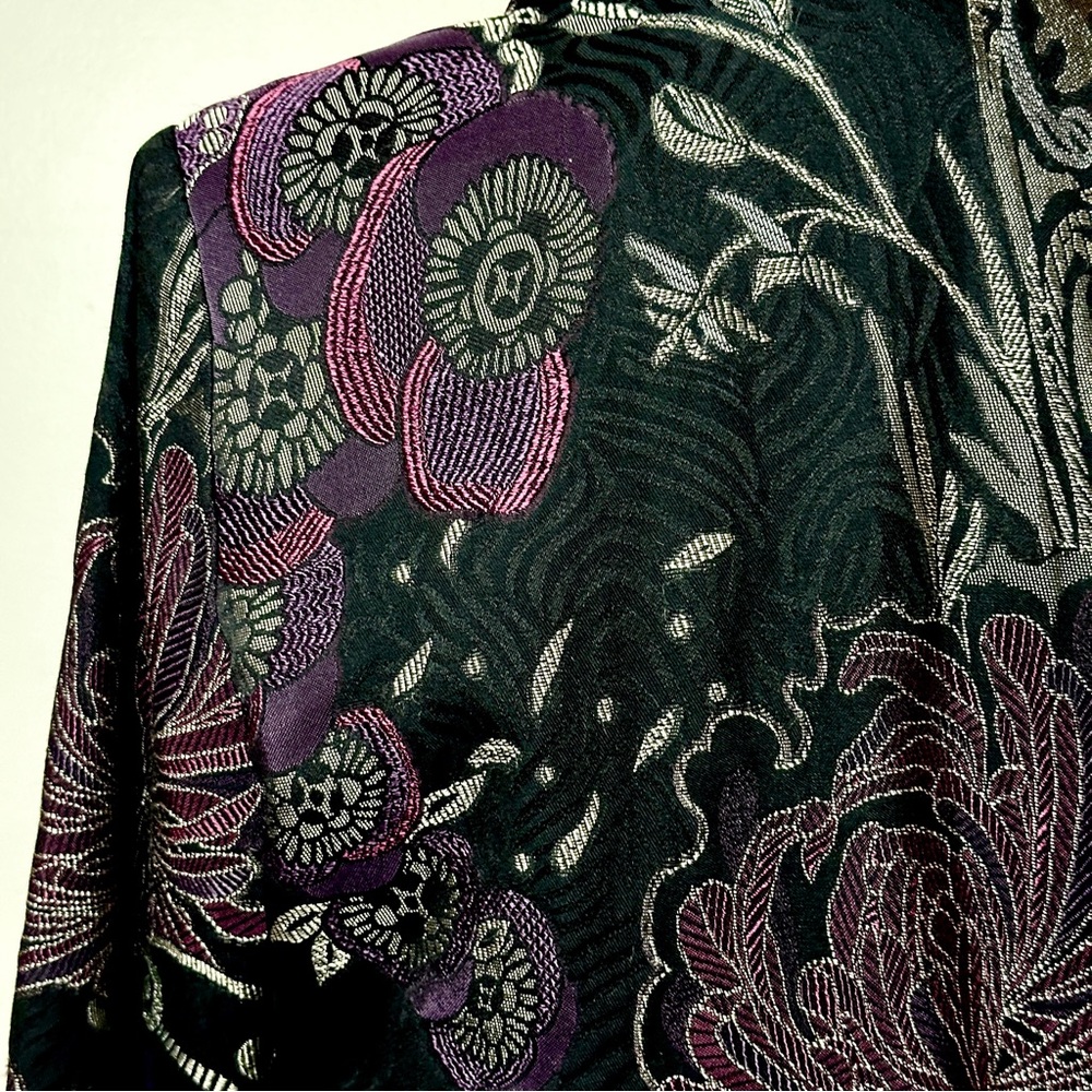 Chico’s Floral Jacquard Blazer Chicos size 1
8/10 Medium - Picture 4 of 11